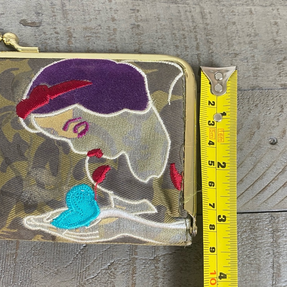 Disney Couture Embroidered Princess Snow White Floral Wallet Clutch Coin Purse - Picture 9 of 10